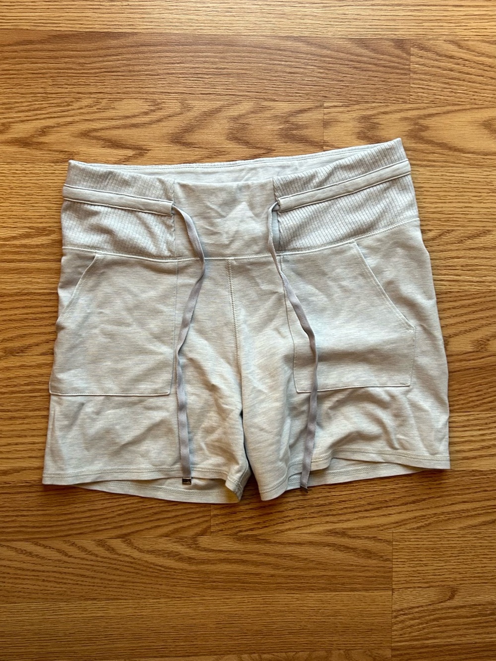 TRAVISMATHEW WOMEN'S ATHENS 2.0 FRIDAY PONTE SHORTS Size Medium Gray